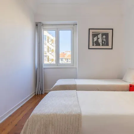 2bdr With Full Kitchen On Avenida Da Liberdade Lisbon