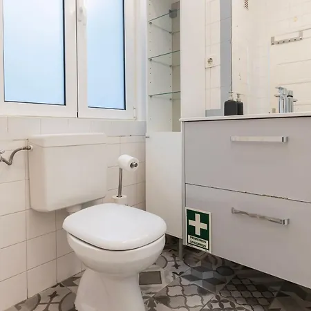 2bdr With Full Kitchen On Avenida Da Liberdade Lägenhet Lisboa