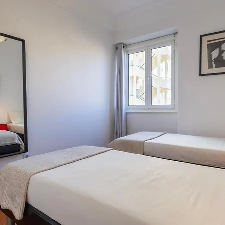 2bdr With Full Kitchen On Avenida Da Liberdade Appartement Lissabon